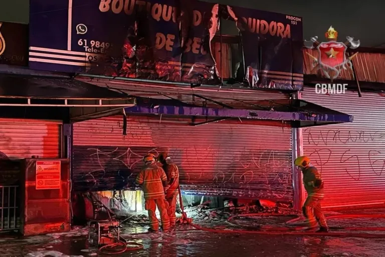 Incêndio de grandes proporções atinge distribuidora de bebidas no DF