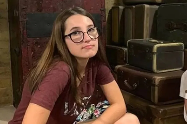 Jovem que matou amiga quando era adolescente é expulsa de faculdade