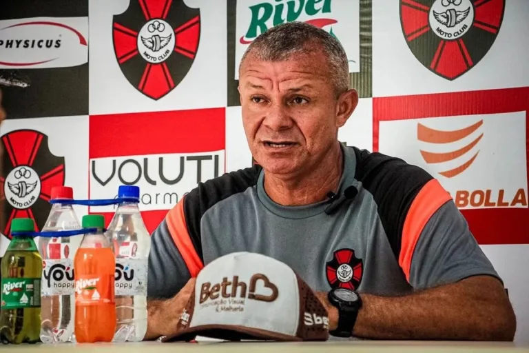 Técnico é preso dentro de estádio momentos antes da partida