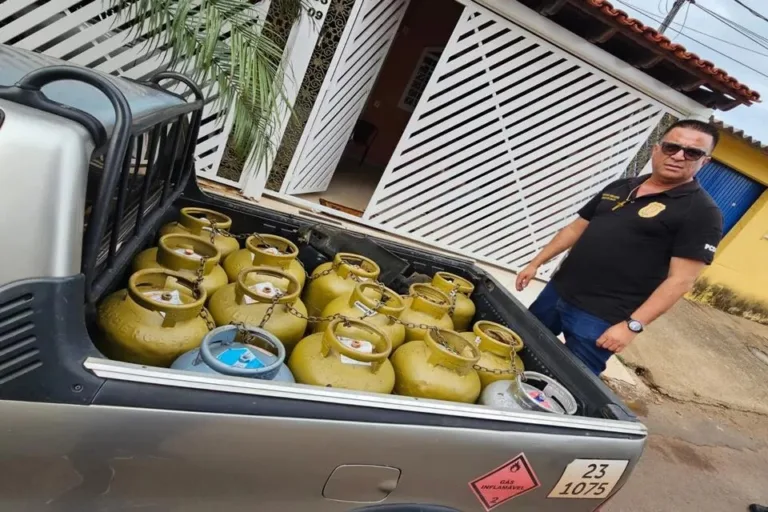 PCDF fecha revendas ilegais de gás de cozinha e apreende 339 botijões