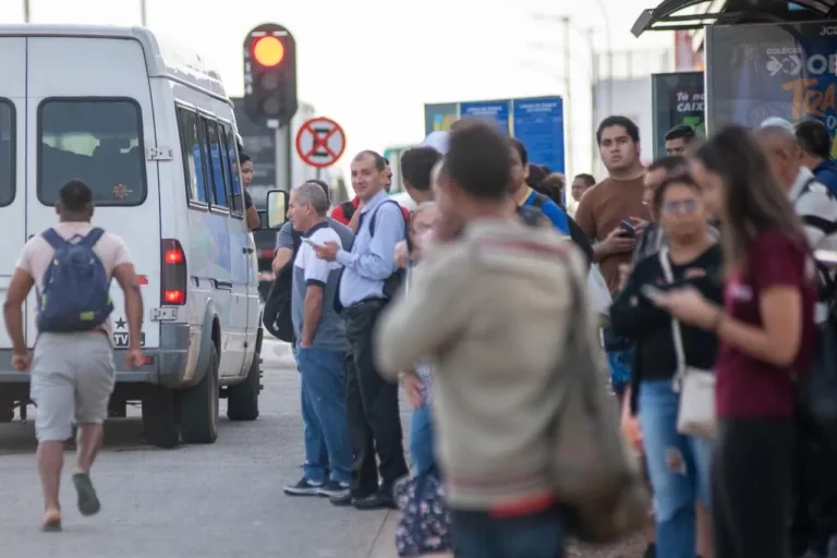 Rodoviários do DF suspendem greve e retornam ao trabalho às 19h