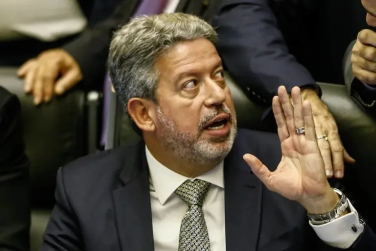 Arthur Lira pede demissão de ministro dos Transportes