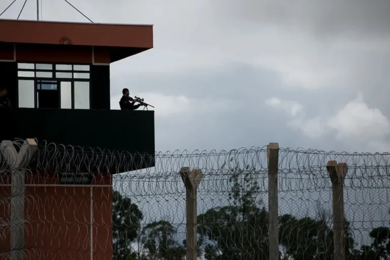Servidores de penitenciárias federais temem ser assassinados por facções