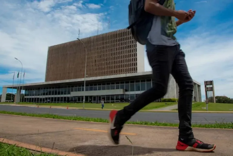 GDF decreta ponto facultativo na próxima segunda-feira (20)
