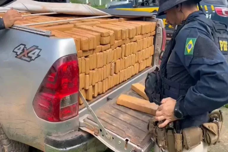 Vídeo: PRF apreende uma tonelada de maconha que vinha de Alto Paraíso ao DF