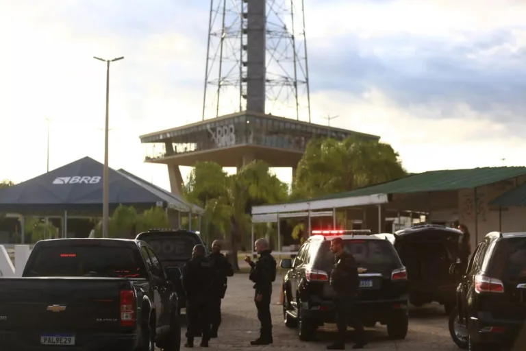 Moradora de rua morre após ser esfaqueada por homem na Torre de TV