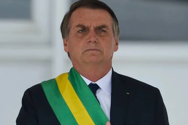 Ação que mira Bolsonaro inelegível acelera com fato específico, foco em urnas e prova em vídeo