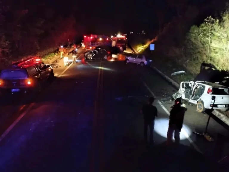 Sete pessoas morreram em acidente envolvendo 4 carros em Ouro Preto