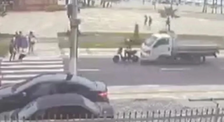 Vídeo: motorista de caminhão atropela jovem que aguardava pedestres