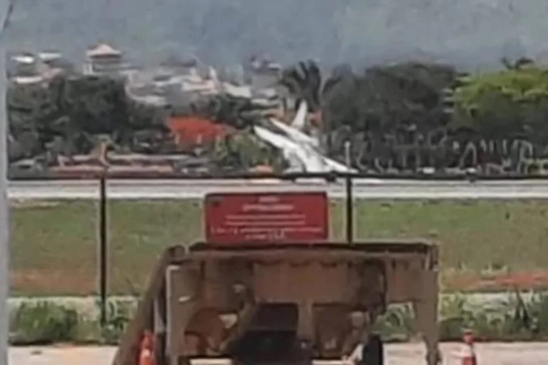 Aeroporto de Goiânia interdita pista após acidente com avião
