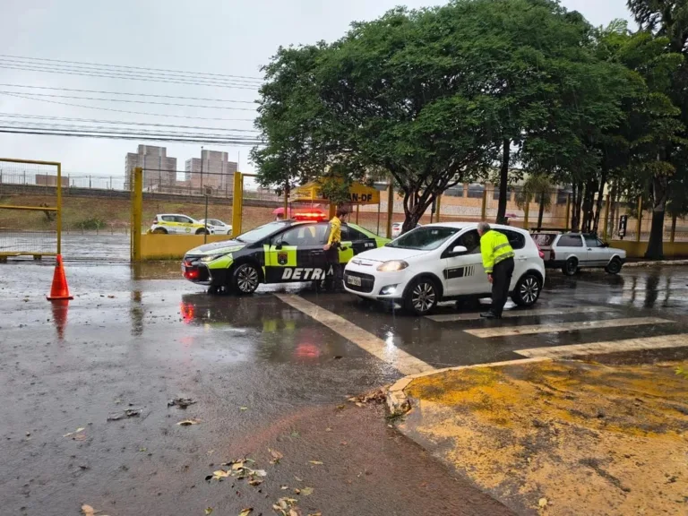 Candidato é flagrado dirigindo até o Detran-DF para fazer prova teórica