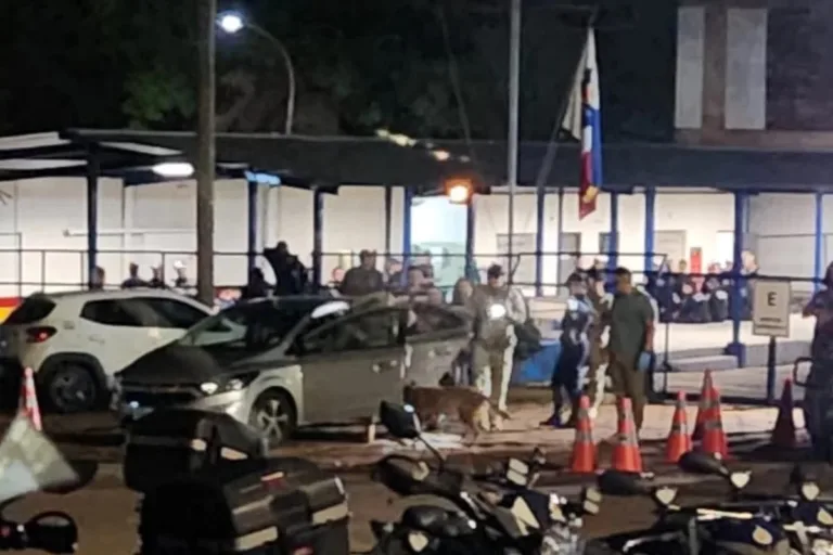 Tenente esquece arma, e PMs fardados são revistados: “Constrangimento”