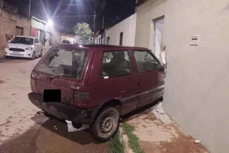 Adolescente de 14 anos é detido na Estrutural ao bater carro roubado em muro