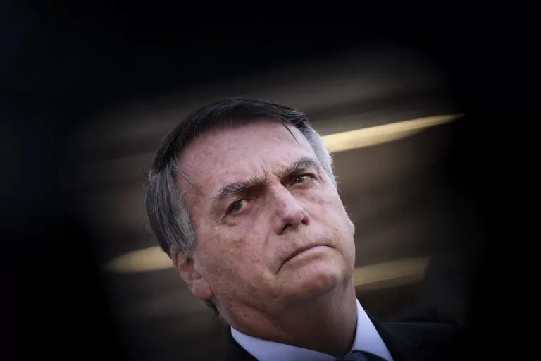 Pix milionário: Bolsonaro recebeu doação de 18 mil servidores federais