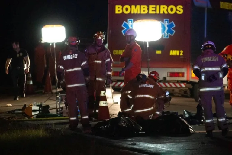 Professora perdeu pai e mãe está internada após ônibus tombar no DF