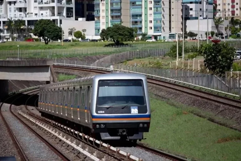 Metrô interrompe circulação de trens em todo o DF por falta de energia