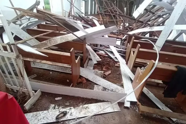 Teto de igreja desaba em Minas Gerais e deixa 80 feridos