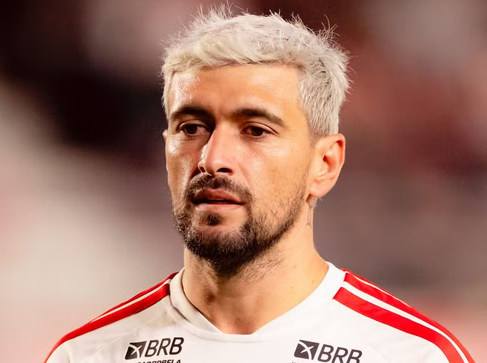 Arrascaeta sofre fratura e vira desfalque no Flamengo