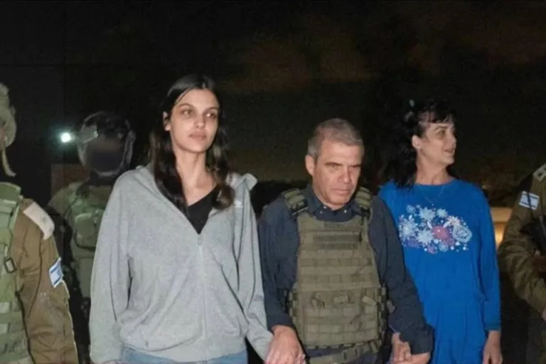 Israel divulga primeira imagem de reféns libertadas pelo Hamas