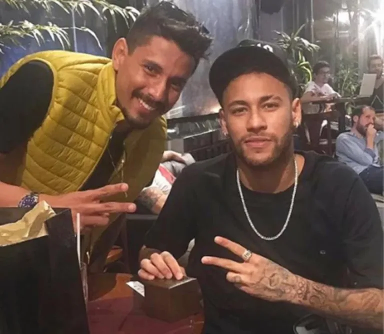 Empresário que vendeu joias a Neymar se apresenta à PCDF e é preso