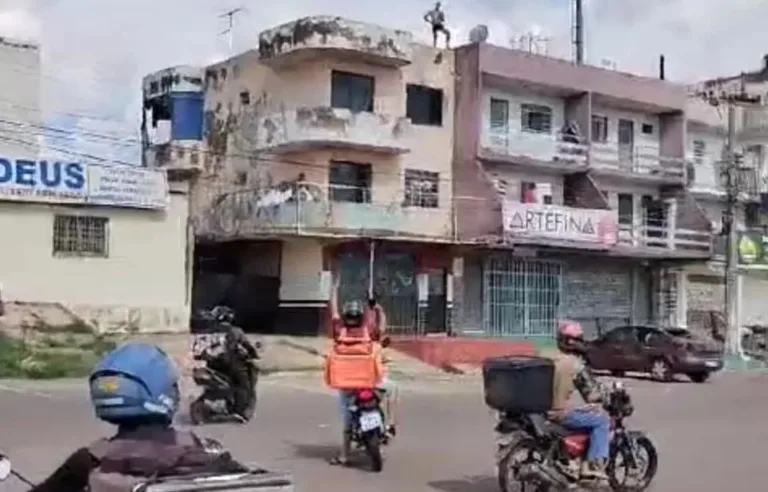 Vídeo: homem joga pedra em entregador e causa revolta de motoboys