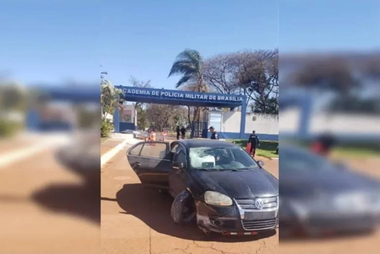 PM em fúria acelera carro, derruba portão de batalhão e fere colega