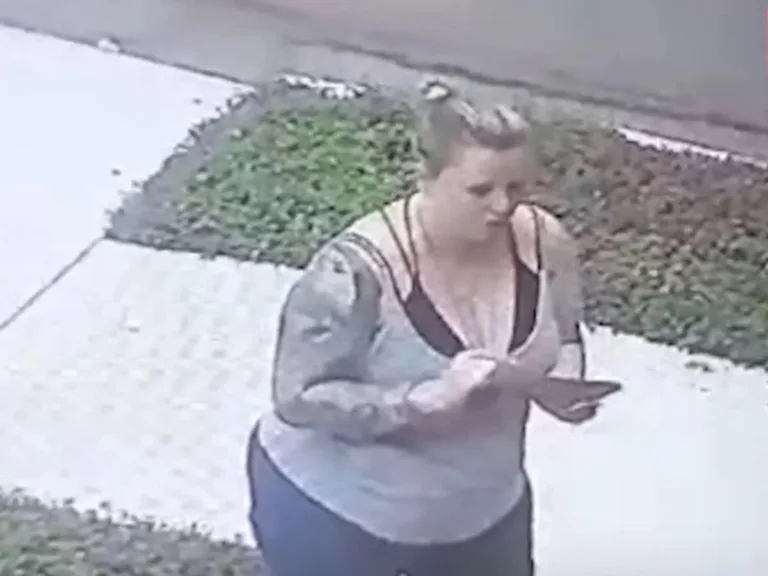 Novo vídeo mostra policial na frente de mansão antes de ser morta
