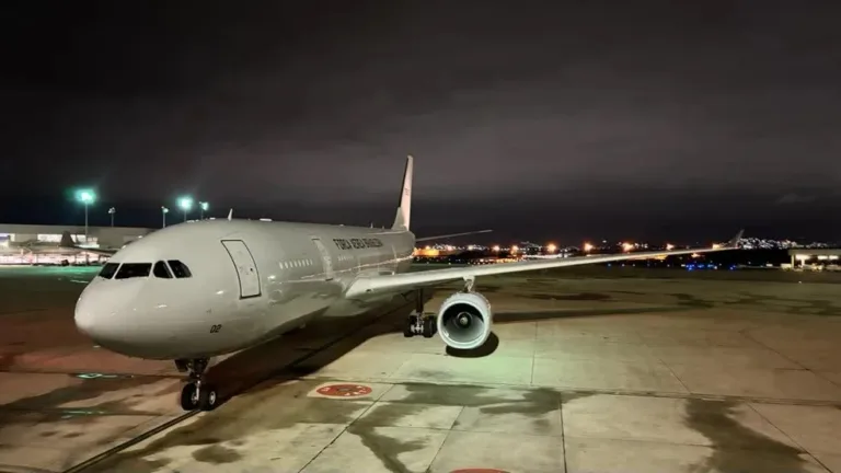 Quinto voo de brasileiros resgatados de Israel chega ao Rio de Janeiro