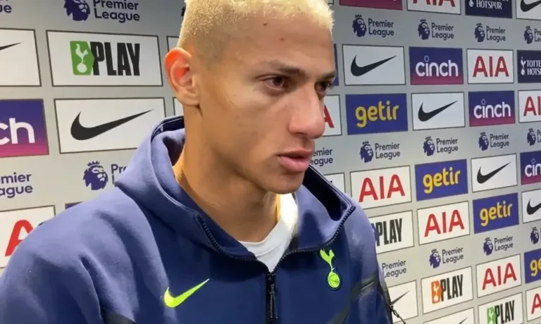 Richarlison chora e teme ficar fora da Copa do Mundo após lesão