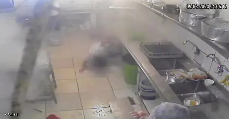 Vídeo: Cozinheira morre no 1º dia de trabalho após explosão de panela de pressão