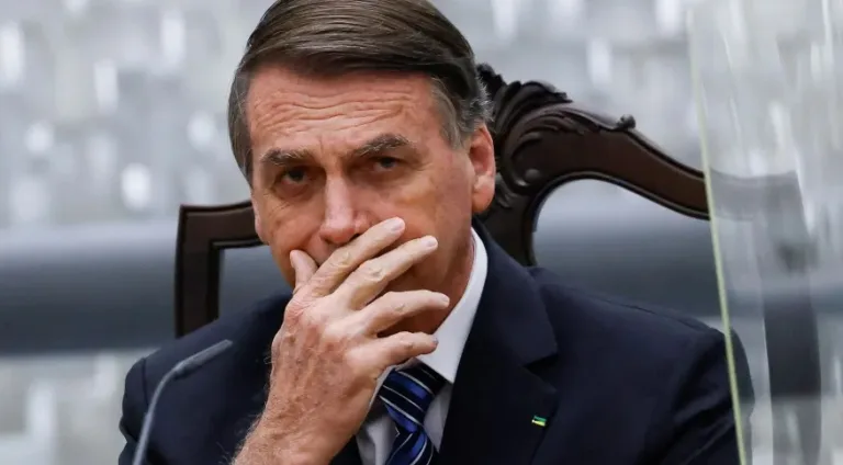 Bolsonaro critica ataque aos Três Poderes e diz que Lula faz acusações sem provas