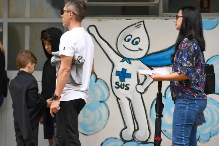 Vacina contra dengue fica disponível em 63 endereços nesta quarta (14)