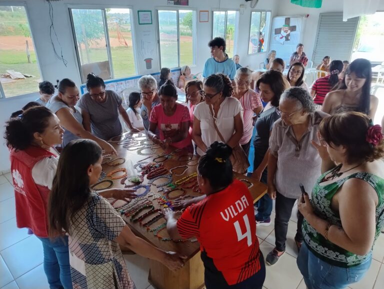 Oficinas aproximam indígenas Warao e moradores de São Sebastião