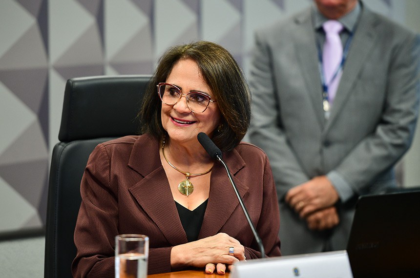 Vozes da Comunidade entrevista neste sábado (9) a senadora Damares Alves