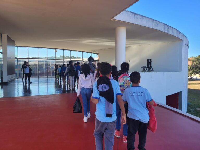 Turismo Mais Brasília já levou 13 mil alunos da rede pública a pontos culturais no DF