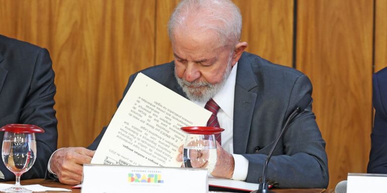 Veto barra contagem de estágio como experiência profissional