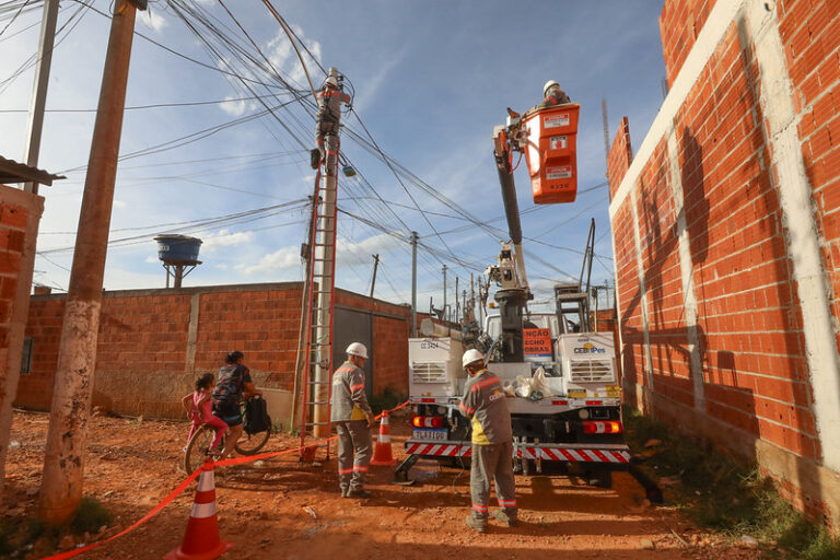 Santa Luzia recebe instalação de 721 luminárias LED na Cidade Estrutural