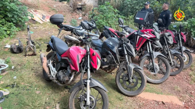 Motos roubadas encontradas pela PMDF em barraco no Sol Nascente