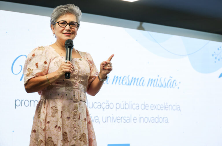 Vozes da Comunidade entrevista Iêdes Soares Braga, secretária de Educação do DF