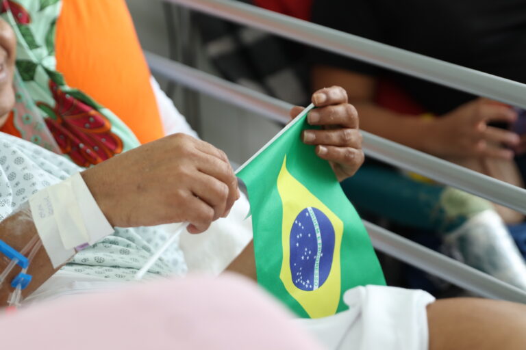 Ação de Copa anima pacientes com câncer no Hospital de Base