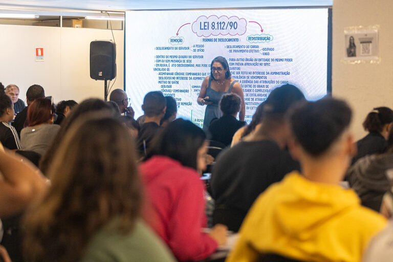 Alunos participam de aula preparatória do Aprova DF