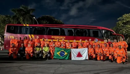 Militares do Corpo de Bombeiros de Minas Gerais embarcam para missão de busca e salvamento na Venezuela