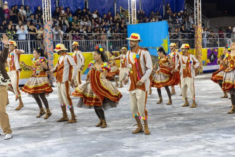 Apresentação de quadrilha junina no Candangão Junino 2026 em Santa Maria