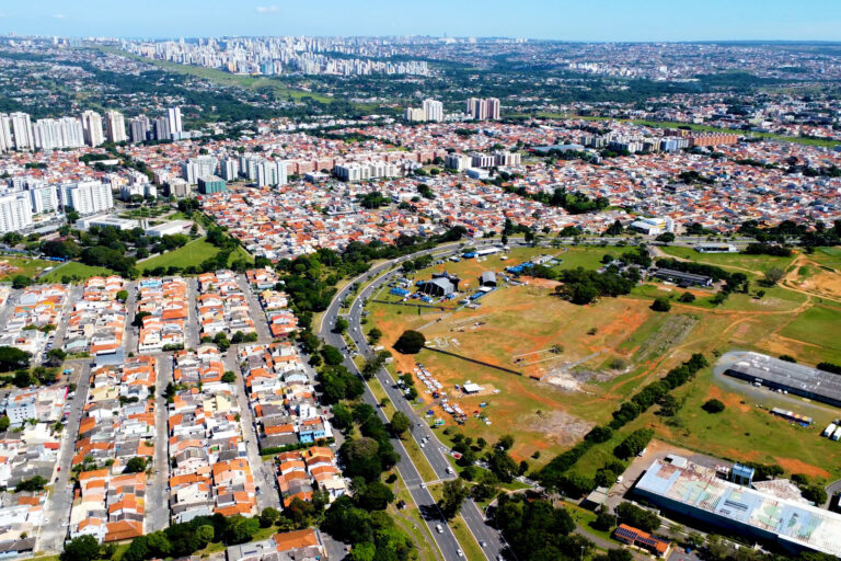Participantes do HackaCity Guará desenvolvem propostas de inovação