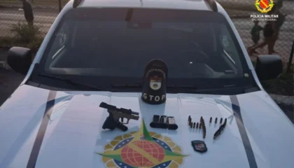 Pistola e munições apreendidas pela PMDF no Recanto das Emas
