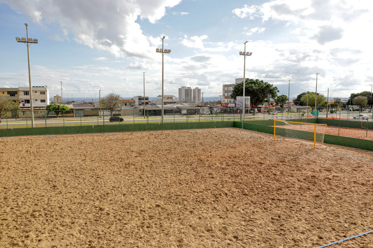 Campo reformado integra conjunto de obras em Ceilândia