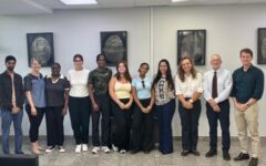 Estudantes da Universidade de Derby visitam Departamento de Polícia Técnica da PCDF
