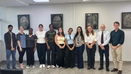 Estudantes da Universidade de Derby visitam Departamento de Polícia Técnica da PCDF