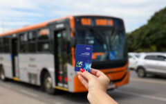 Usuário acessa serviços digitais de mobilidade no Distrito Federal