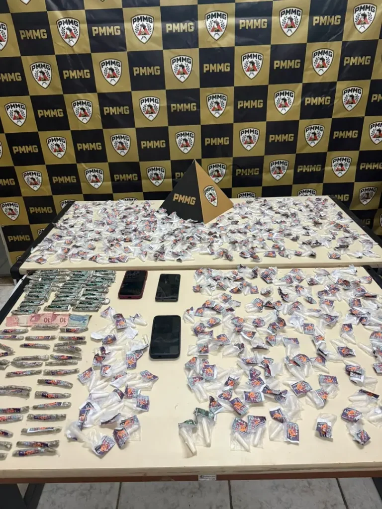 PM prende dois jovens e apreende drogas em operações em Carangola